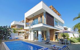 Villa Lily